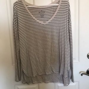 American Eagle Cream and Black Long Sleeve Shirt